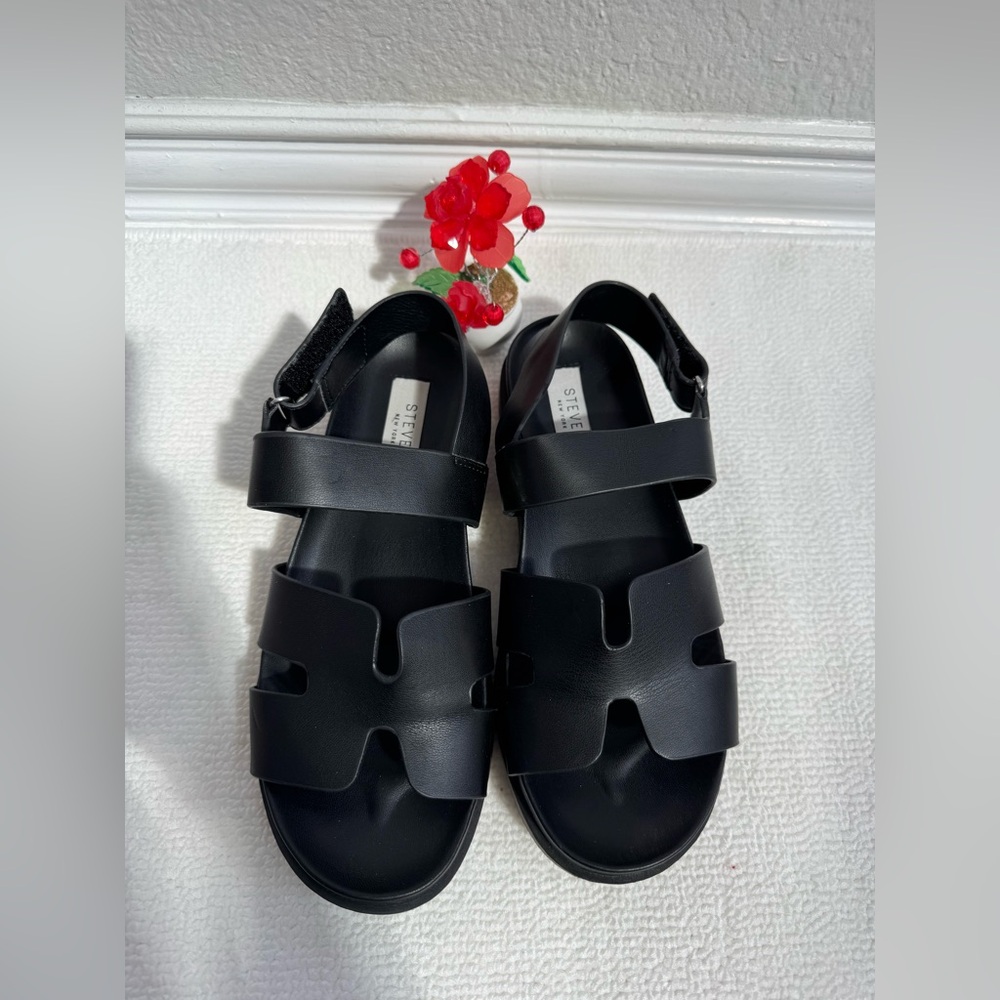 Steve Madden Black Cutout Leather Sandals Size 6